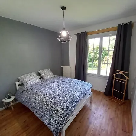 D'elvire Maison Chaleureuse Avec Jacuzzi Privatif Et Parc Arbore Μπερζεράκ