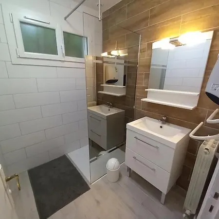 D'elvire Maison Chaleureuse Avec Jacuzzi Privatif Et Parc Arbore * Μπερζεράκ