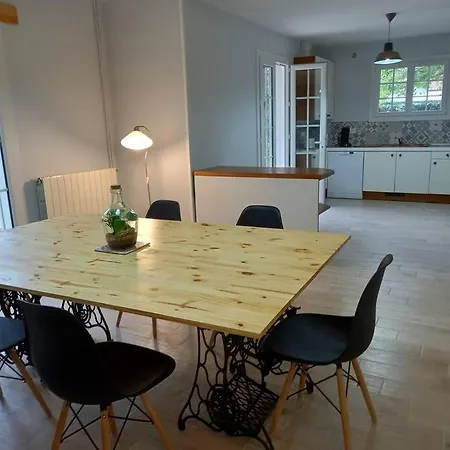 D'elvire Maison Chaleureuse Avec Jacuzzi Privatif Et Parc Arbore Σπίτι διακοπών Μπερζεράκ