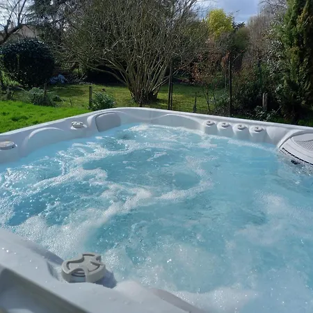 D'elvire Maison Chaleureuse Avec Jacuzzi Privatif Et Parc Arbore Σπίτι διακοπών