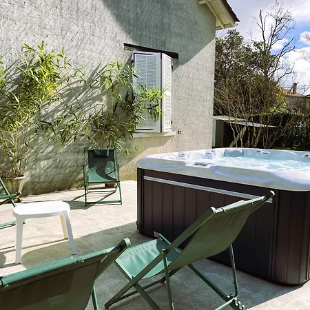 D'elvire Maison Chaleureuse Avec Jacuzzi Privatif Et Parc Arbore Σπίτι διακοπών *